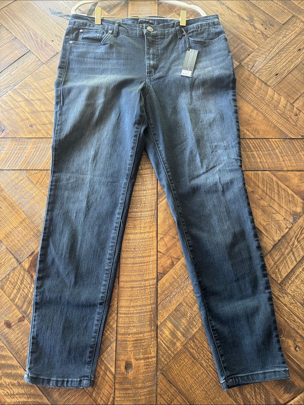 NWT CODE BLEU Chloe Skinny Jeans with Stud Embellishment Sz 16